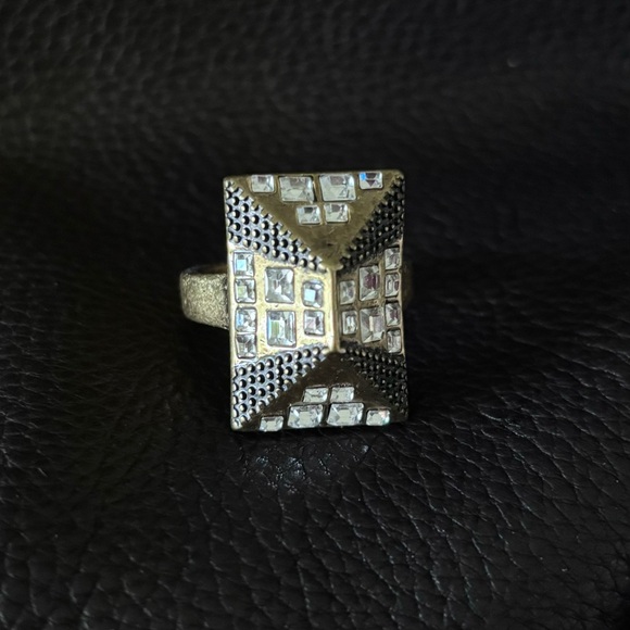 Lia Sophia ring with gold and rhinestones and some black detail. Art Deco. - Picture 1 of 3